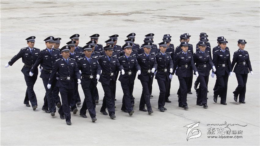 康定市公安局打造藏區(qū)一流警隊(康巴傳媒網(wǎng)首屆紀(jì)實(shí)攝影大賽)
