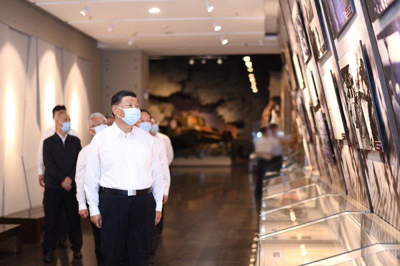 2022年8月16日至17日，中共中央總書記、國家主席、中央軍委主席習(xí)近平在遼寧考察。這是16日下午，習(xí)近平在錦州市考察遼沈戰(zhàn)役紀(jì)念館。 新華社記者 燕雁 攝