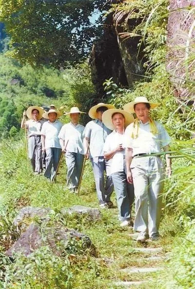 1989年7月，習近平在壽寧縣山村。