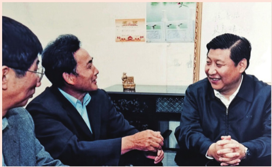 2003年4月24日，時任浙江省委書記習近平在浙江下姜村調(diào)研。
